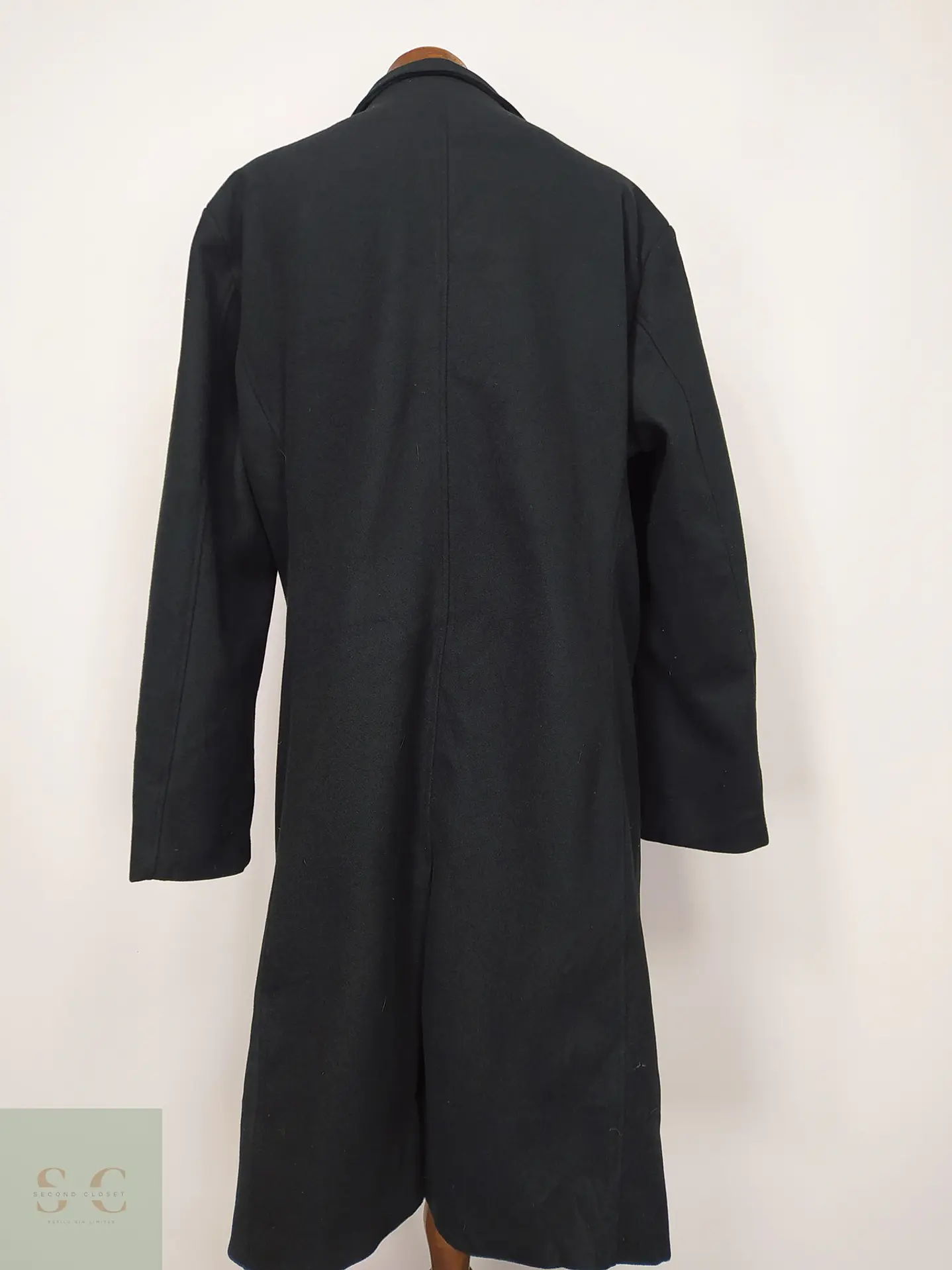 Abrigo Largo Minimalista de Botonadura Simple Talla XXXL 7
