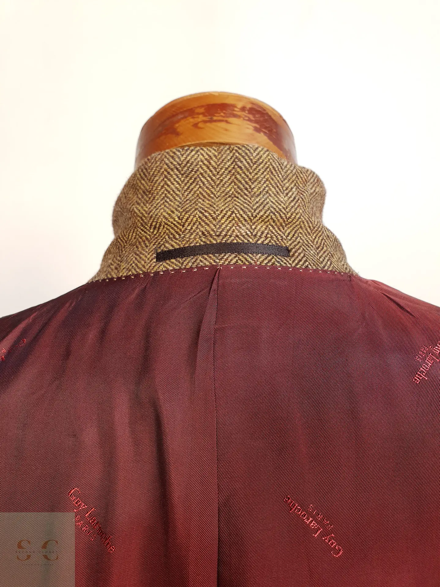 Blazer Clásico en Tweed Espigado de Cashmere y Lana Guy Laroche Talla L 8