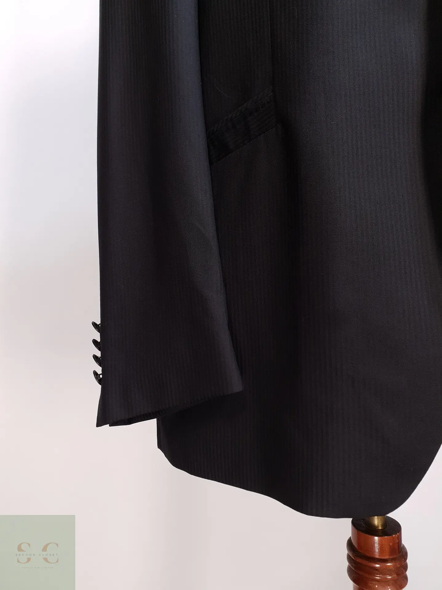 Blazer Formal Estructurado en Mezcla de Lana y Seda Wilvorst Talla L 2