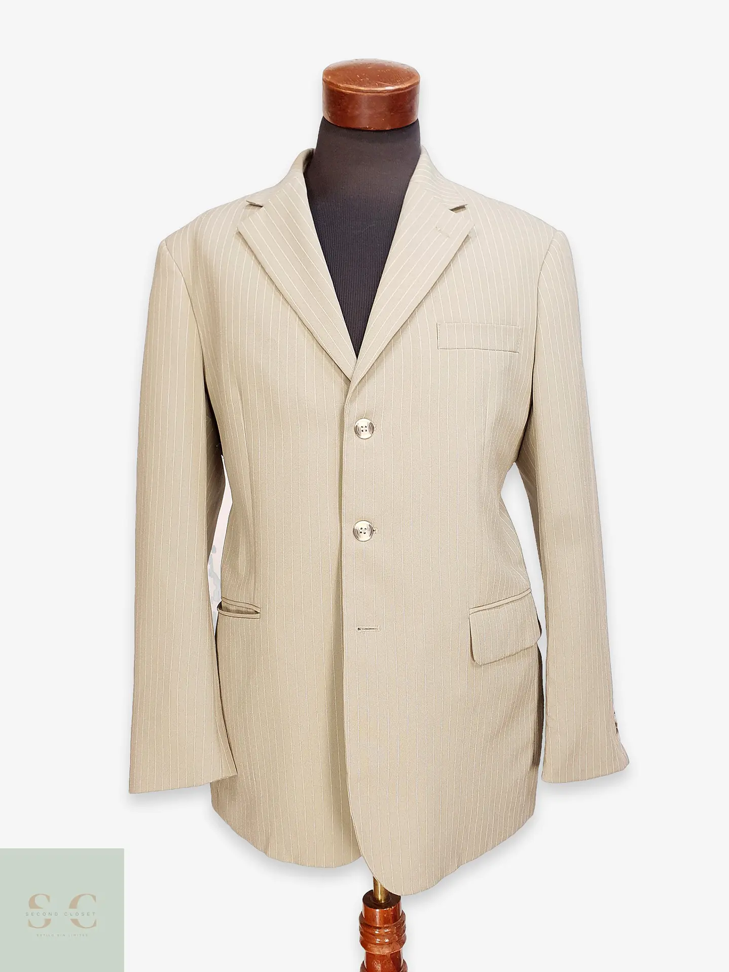 Blazer Beige con Raya Diplomática y Cierre de Tres Botones CANDA Talla XL 1