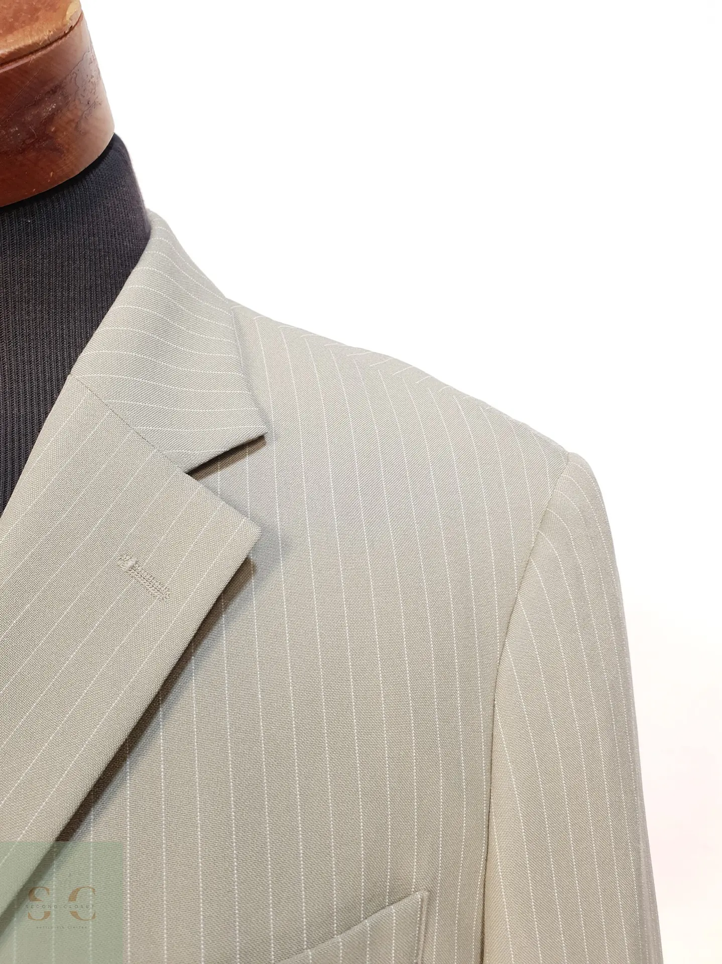 Blazer Beige con Raya Diplomática y Cierre de Tres Botones CANDA Talla XL 4