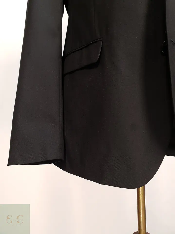 Blazer Monopecho Clásico de Tono Negro Sobrio Angelo Litrico Talla M 2