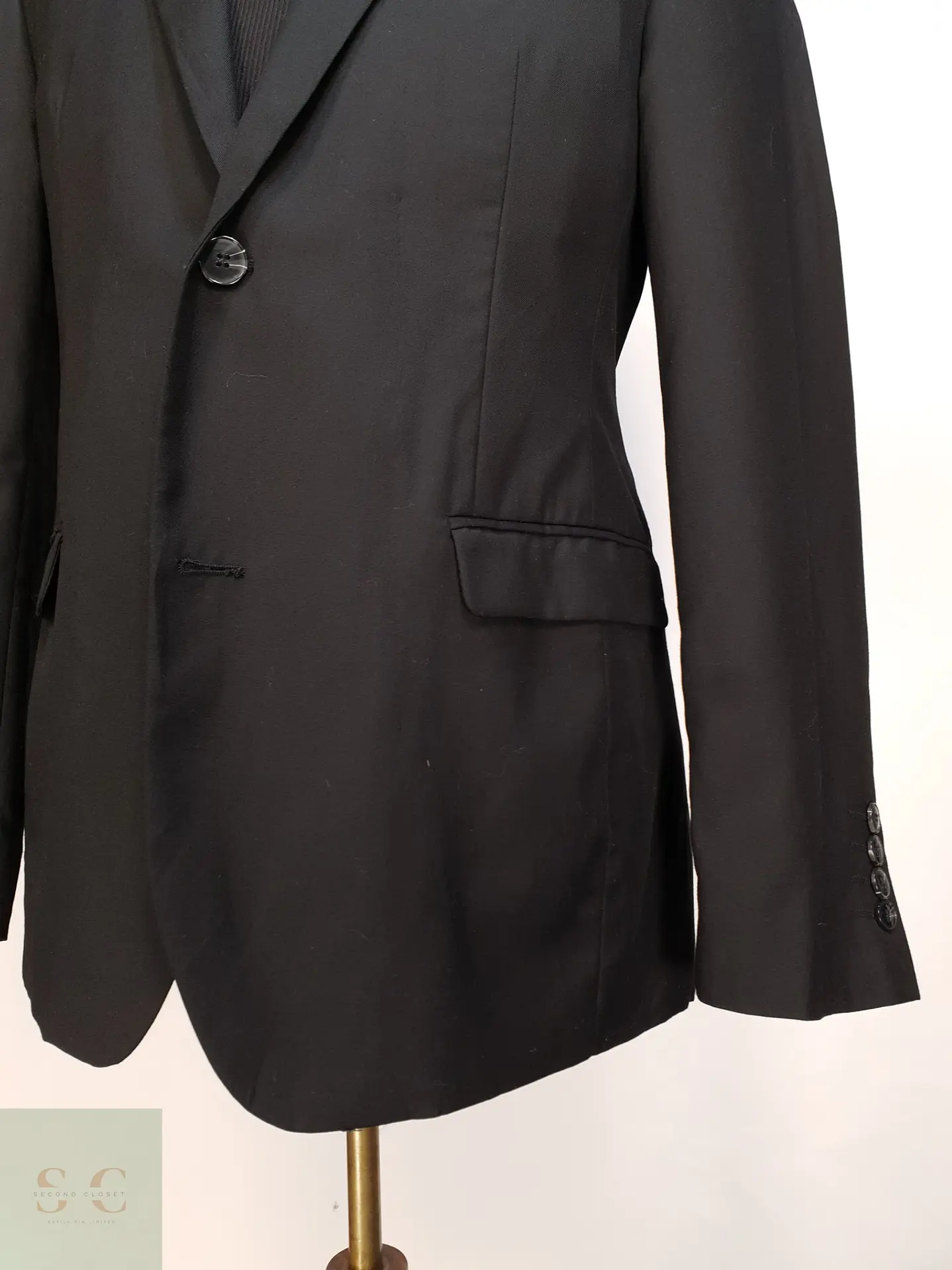 Blazer Monopecho Clásico de Tono Negro Sobrio Angelo Litrico Talla M 4
