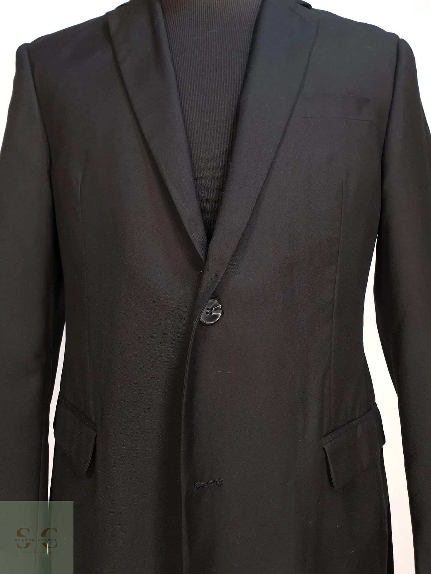 Blazer Monopecho Clásico de Tono Negro Sobrio Angelo Litrico Talla M 5