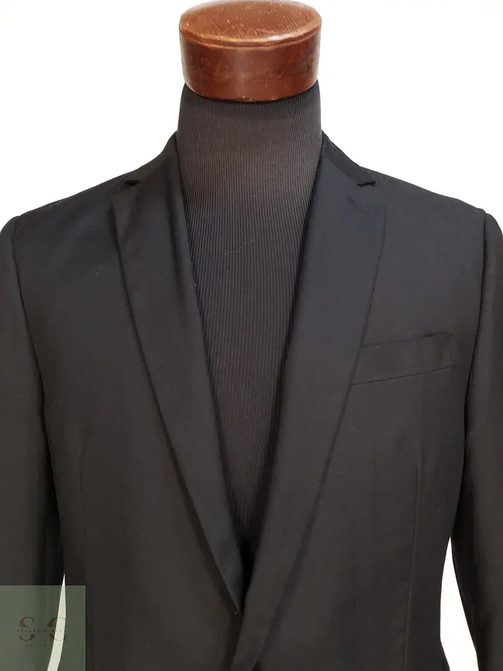 Blazer Monopecho Clásico de Tono Negro Sobrio Angelo Litrico Talla M 6