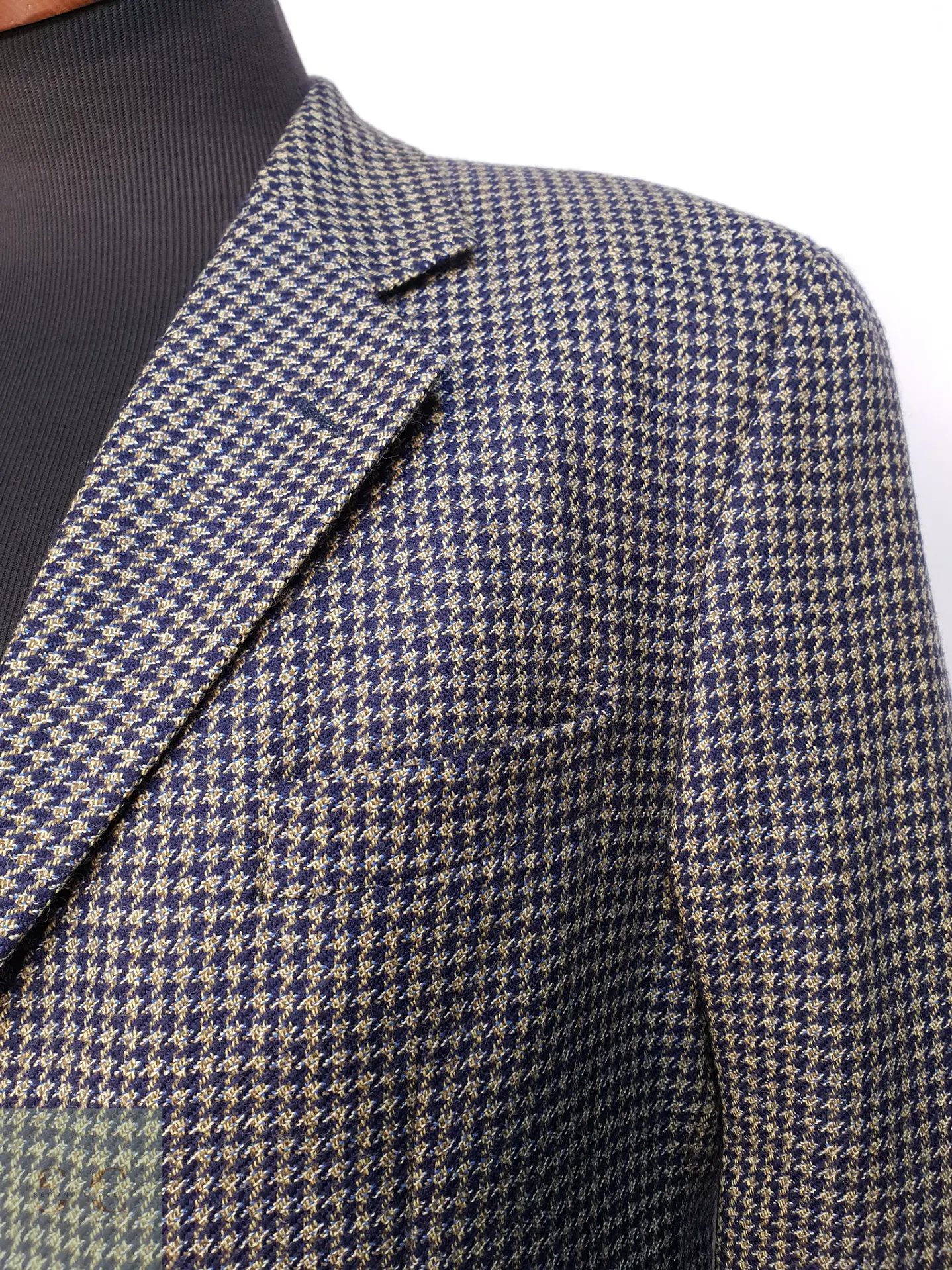Blazer Clásico en Paño Micro-Check Azul y Dorado Talla XL 4