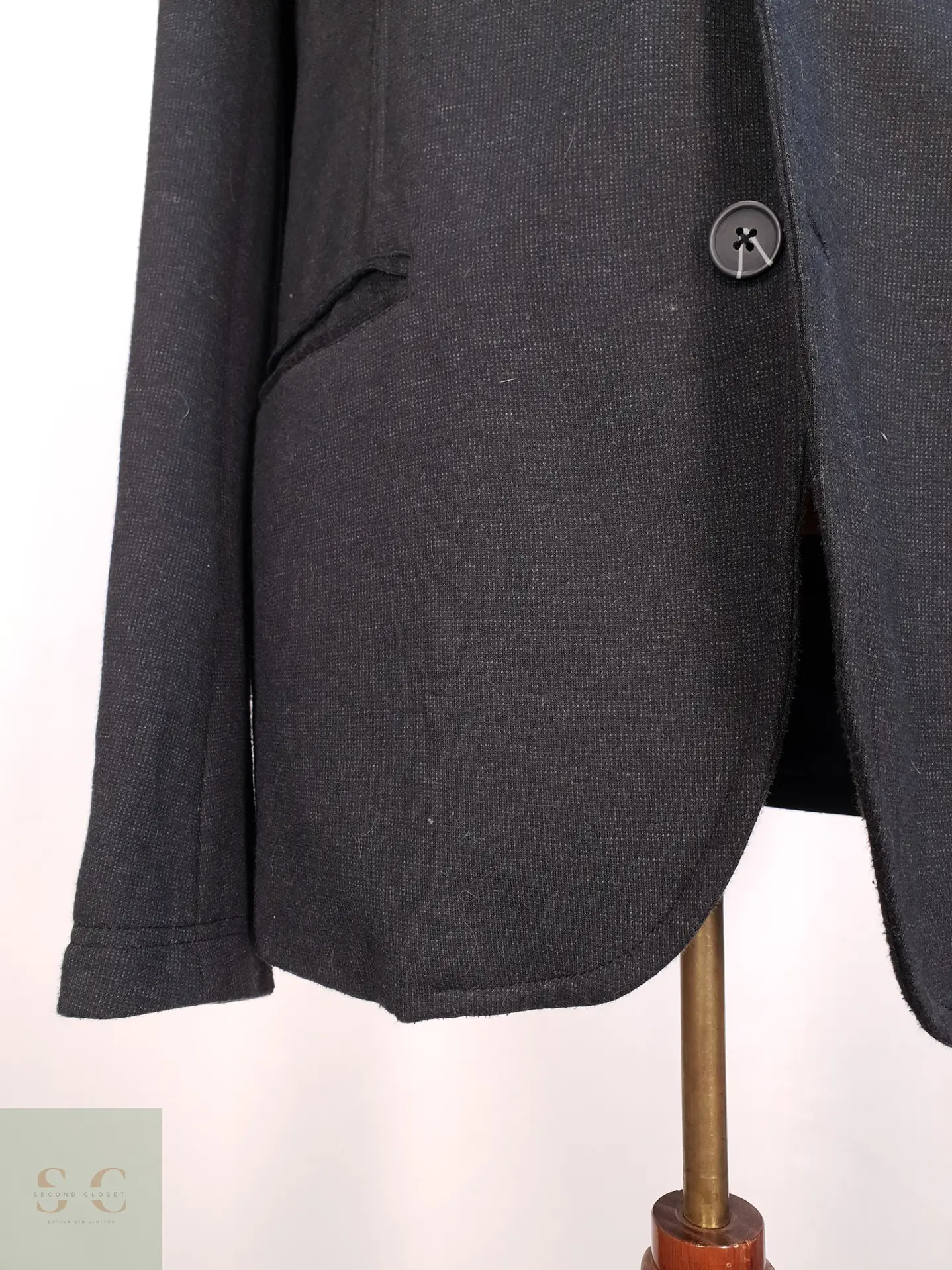 Blazer Moderno Texturizado de Punto en Tono Negro TOM Talla XL 2