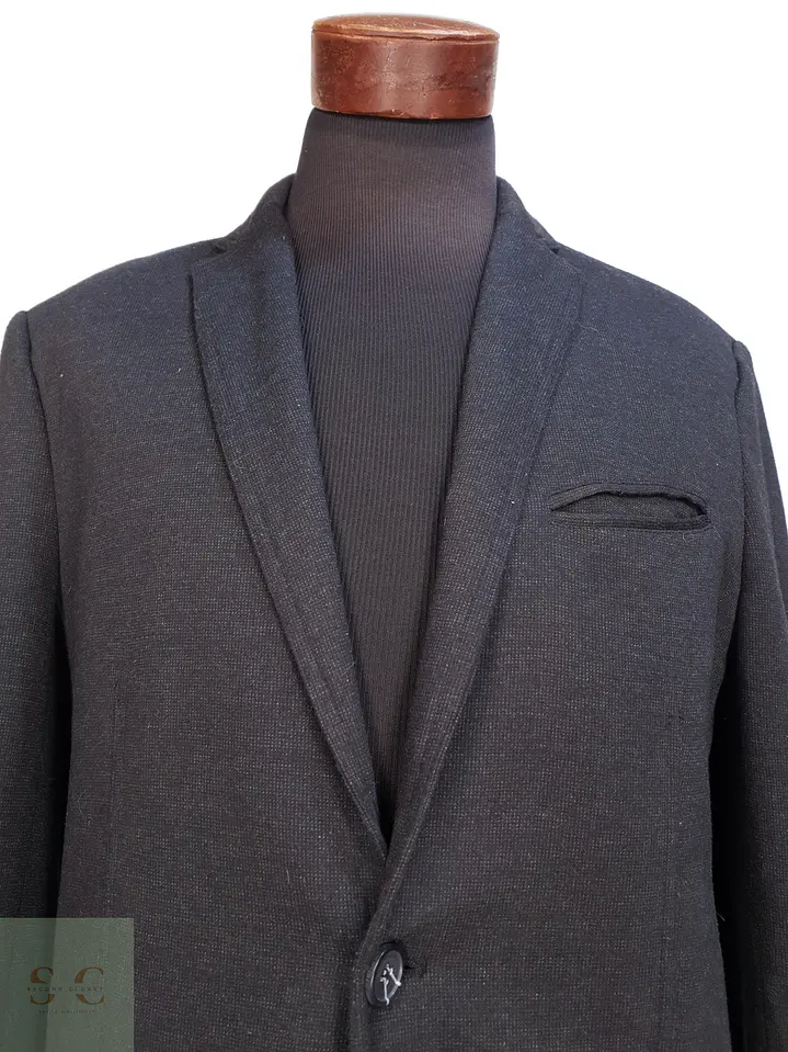 Blazer Moderno Texturizado de Punto en Tono Negro TOM Talla XL 4