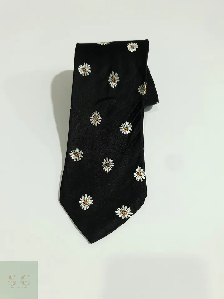 Corbata de Seda Negra con Motivo Floral de Margaritas Salmone 2