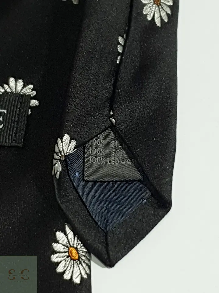 Corbata de Seda Negra con Motivo Floral de Margaritas Salmone 4