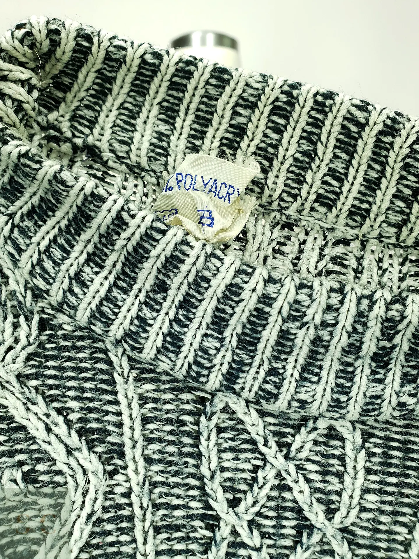 Suéter de Punto Grueso en Enrejado Gris Jaspeado Talla ML 3