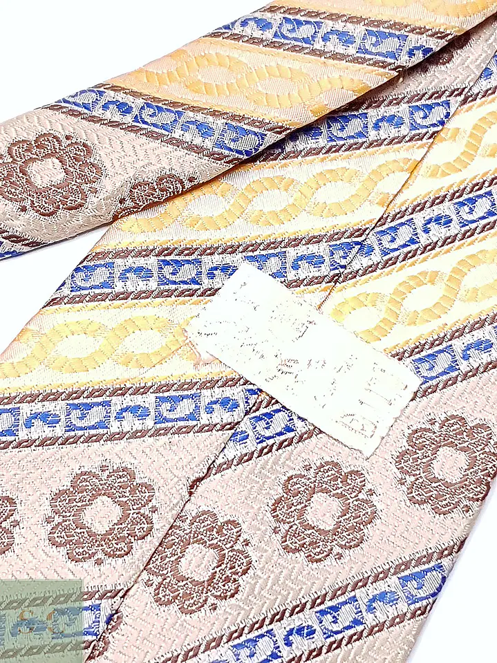 Corbata de Seda con Motivos Ornamentales y Franjas Diagonales 3