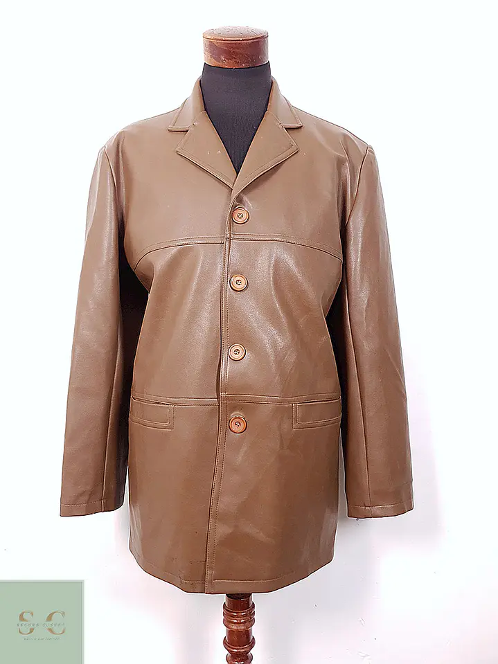 Chaqueta Recta Minimalista en Ecocuero Talla L/XL 3