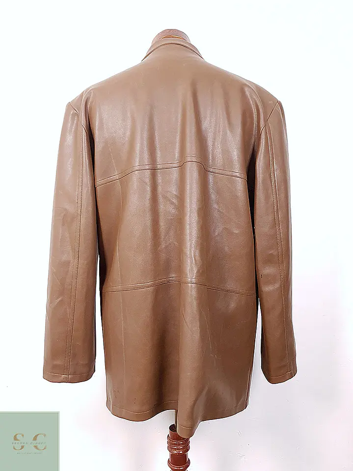 Chaqueta Recta Minimalista en Ecocuero Talla L/XL 9