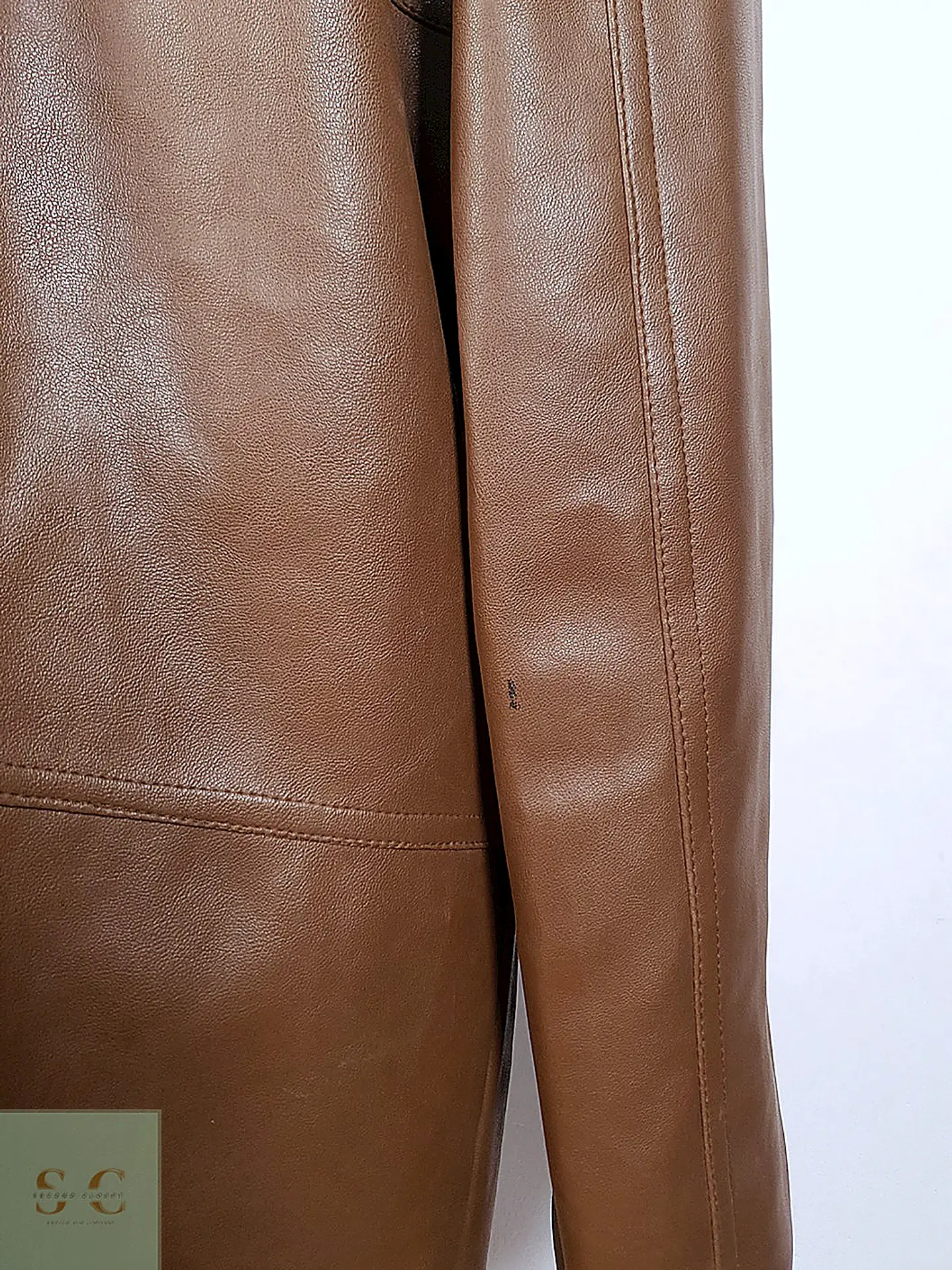 Chaqueta Recta Minimalista en Ecocuero Talla L/XL 10