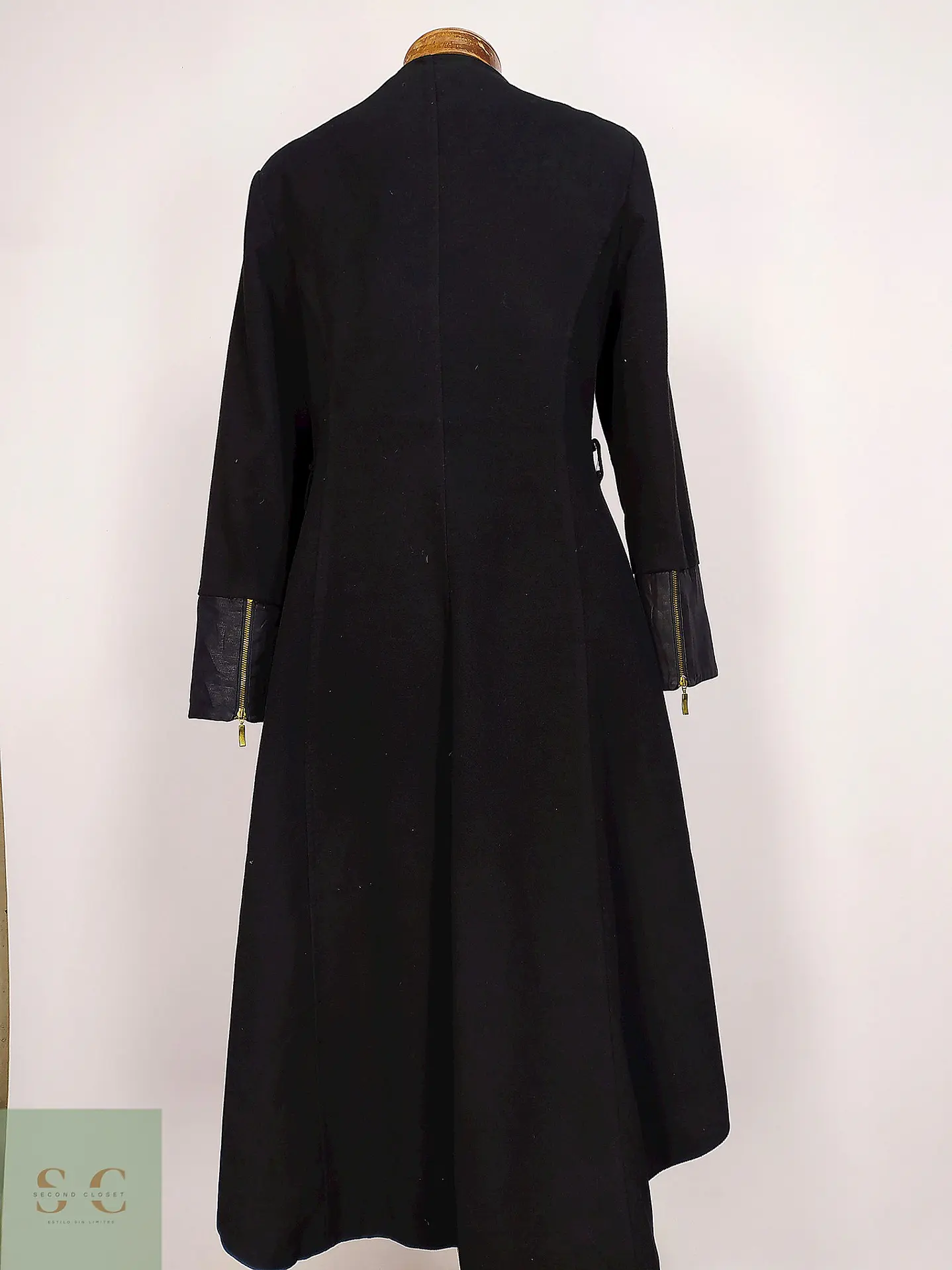 Abrigo Largo Estructurado Negro Nihan Talla SM 14