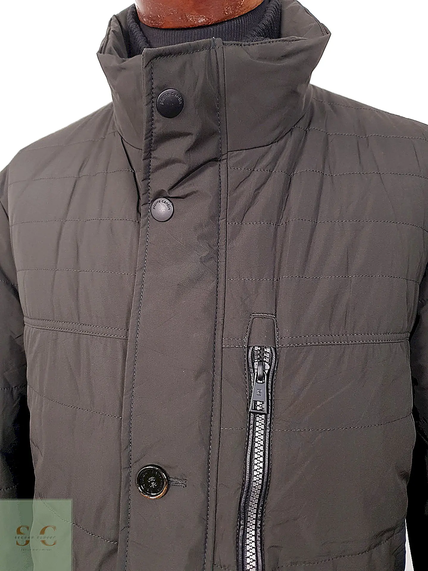 Parka Larga Minimalista de Corte Urbano Pierre Cardin Talla L 5