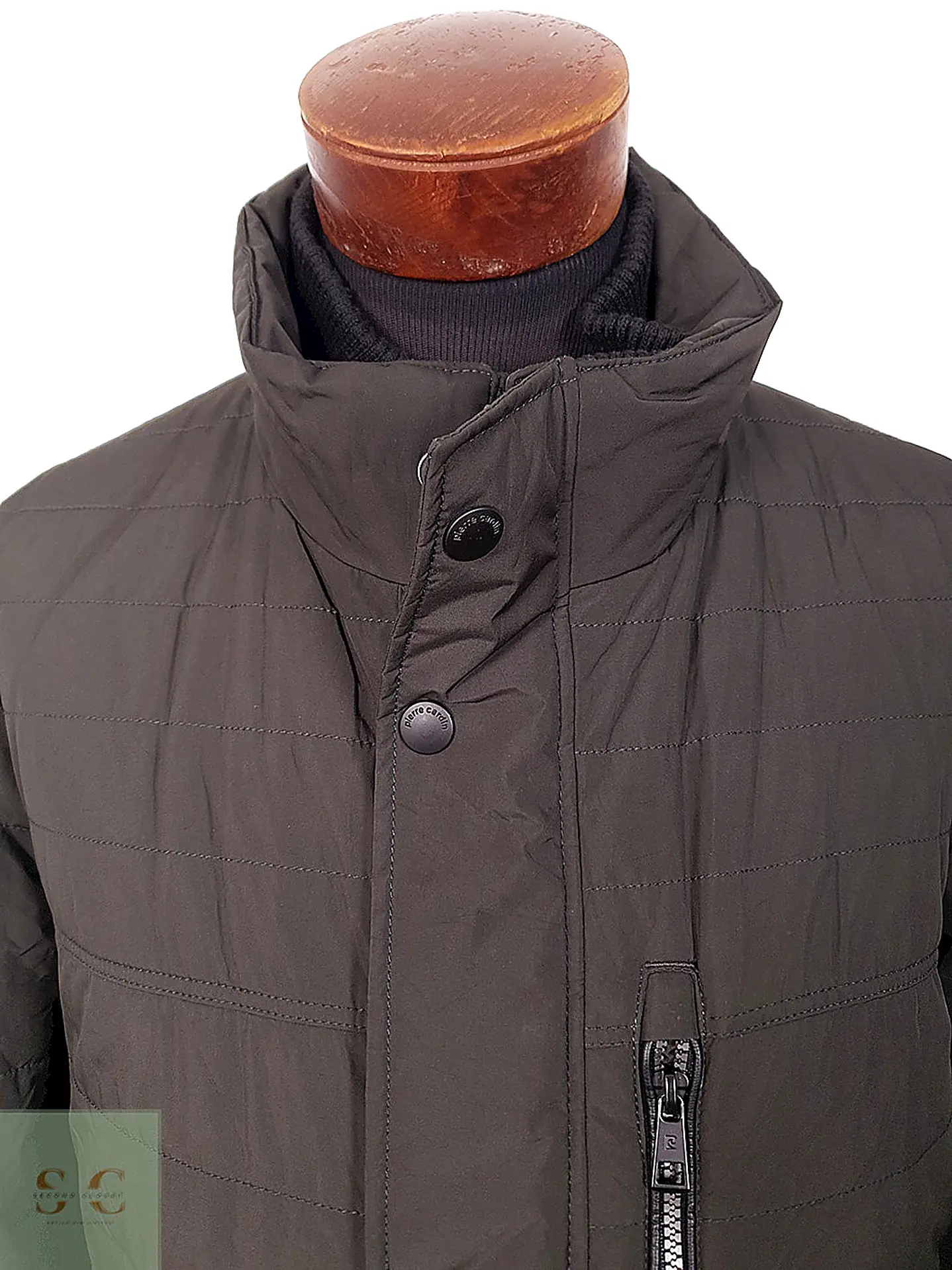 Parka Larga Minimalista de Corte Urbano Pierre Cardin Talla L 6