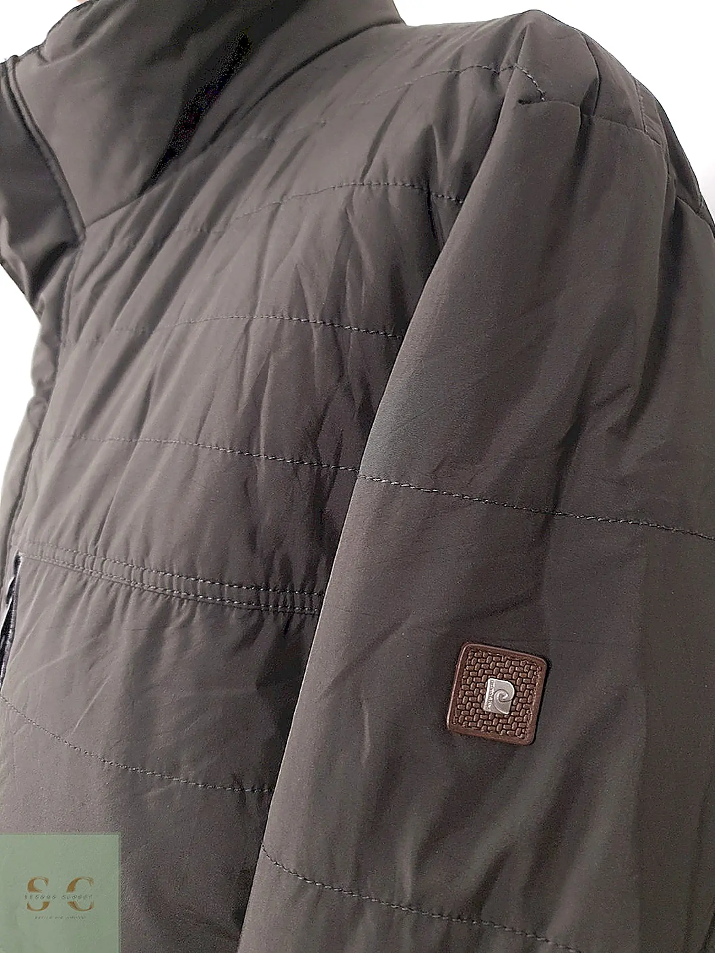 Parka Larga Minimalista de Corte Urbano Pierre Cardin Talla L 7
