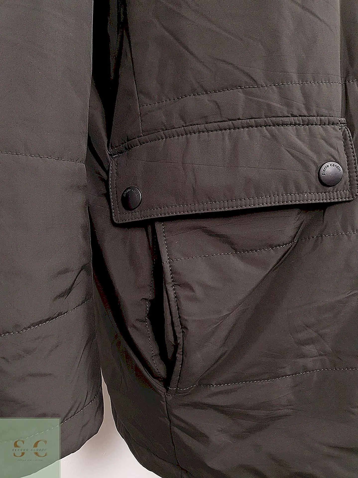 Parka Larga Minimalista de Corte Urbano Pierre Cardin Talla L 9