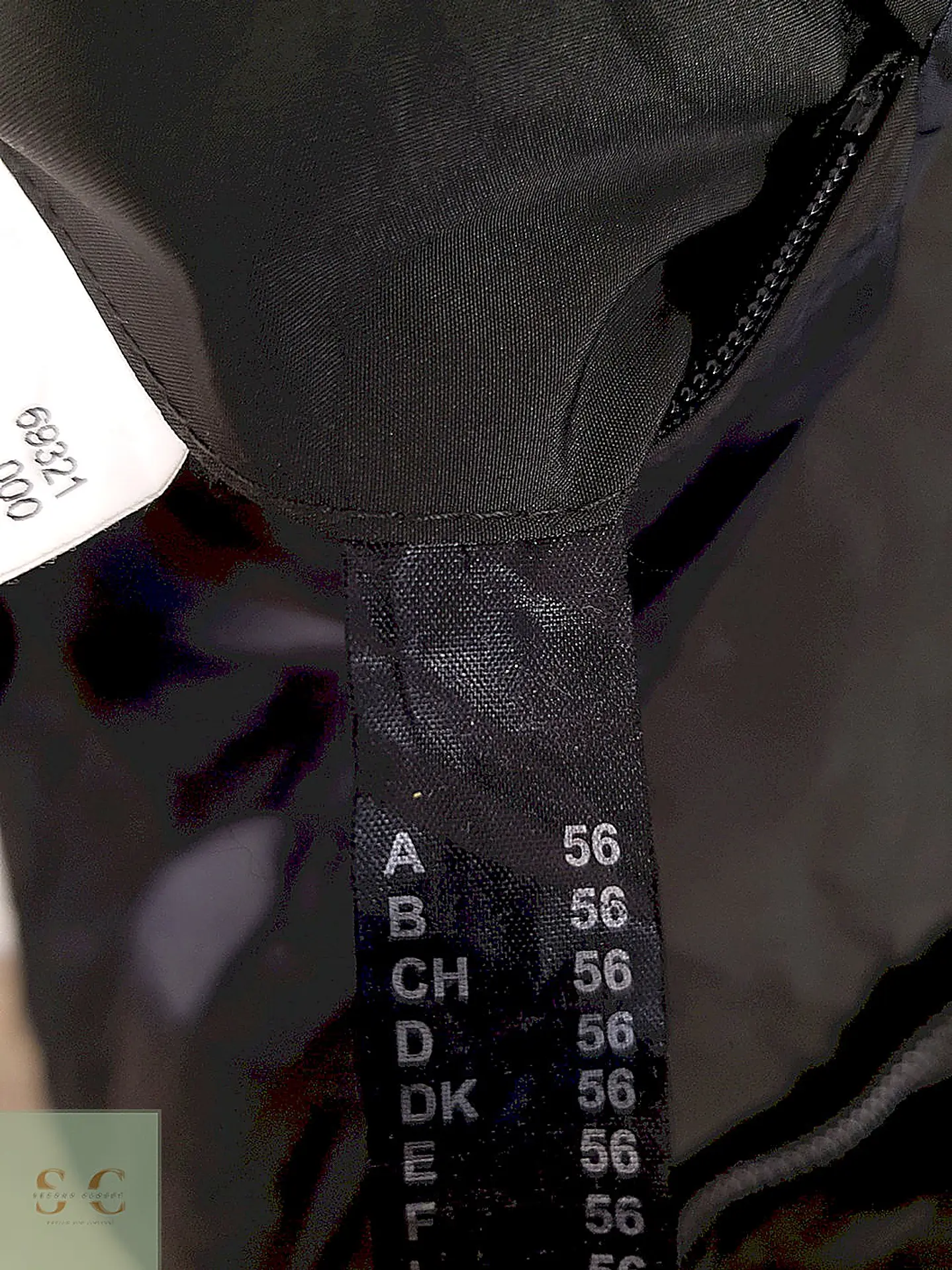 Parka Larga Minimalista de Corte Urbano Pierre Cardin Talla L 12
