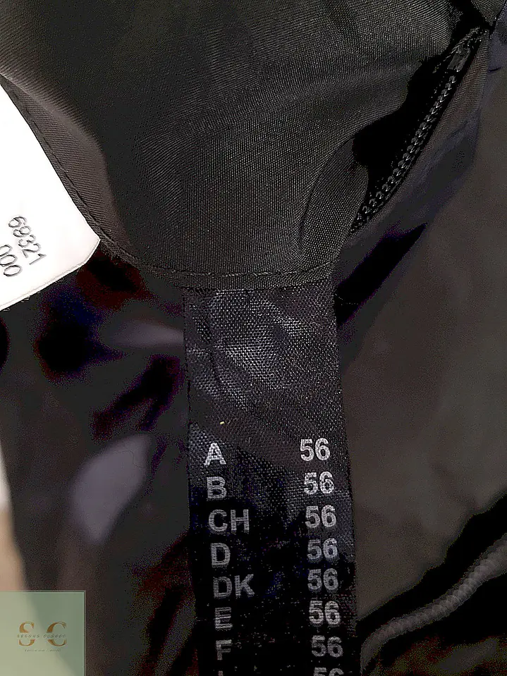 Parka Larga Minimalista de Corte Urbano Pierre Cardin Talla L 12