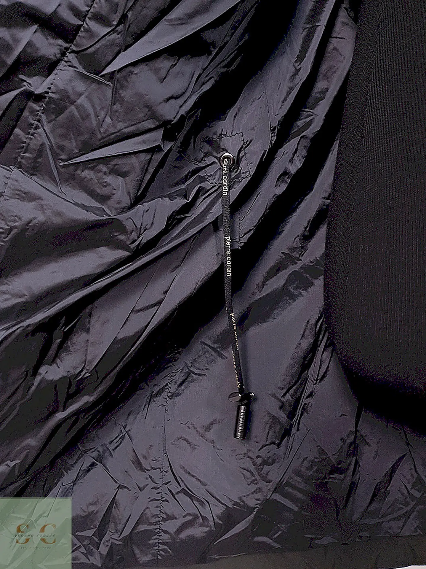 Parka Larga Minimalista de Corte Urbano Pierre Cardin Talla L 15