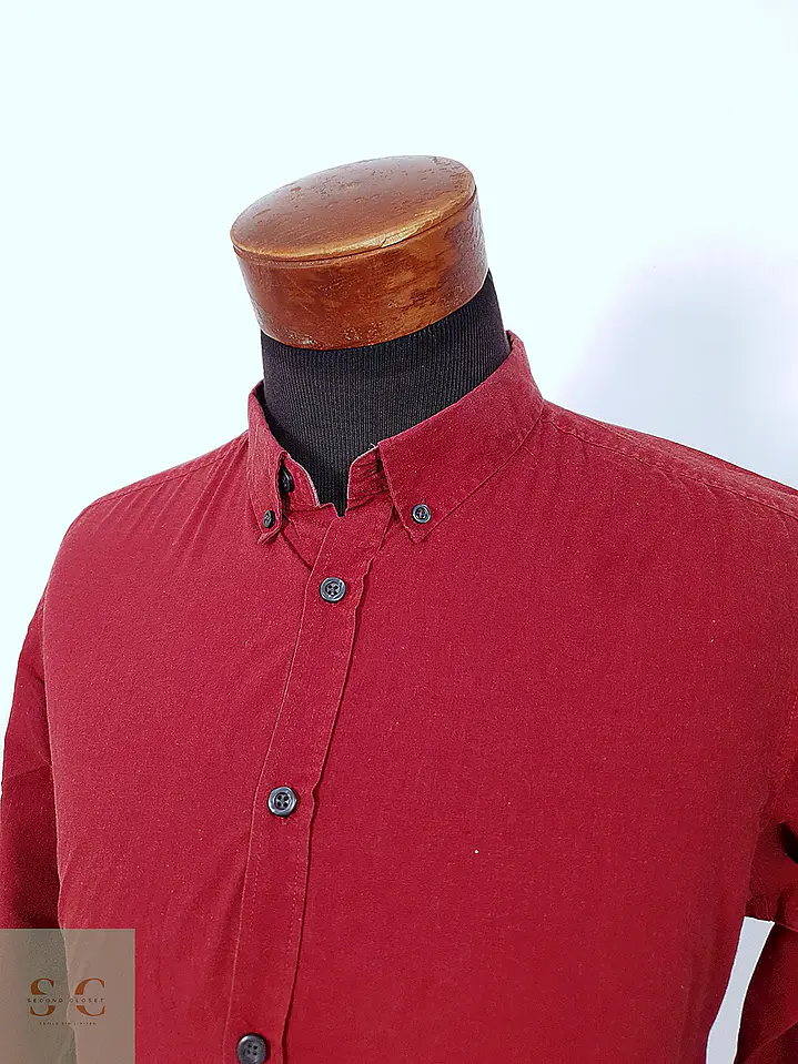 Camisa Lisa Slim Fit en Tono Burdeos FSBN Talla M 3