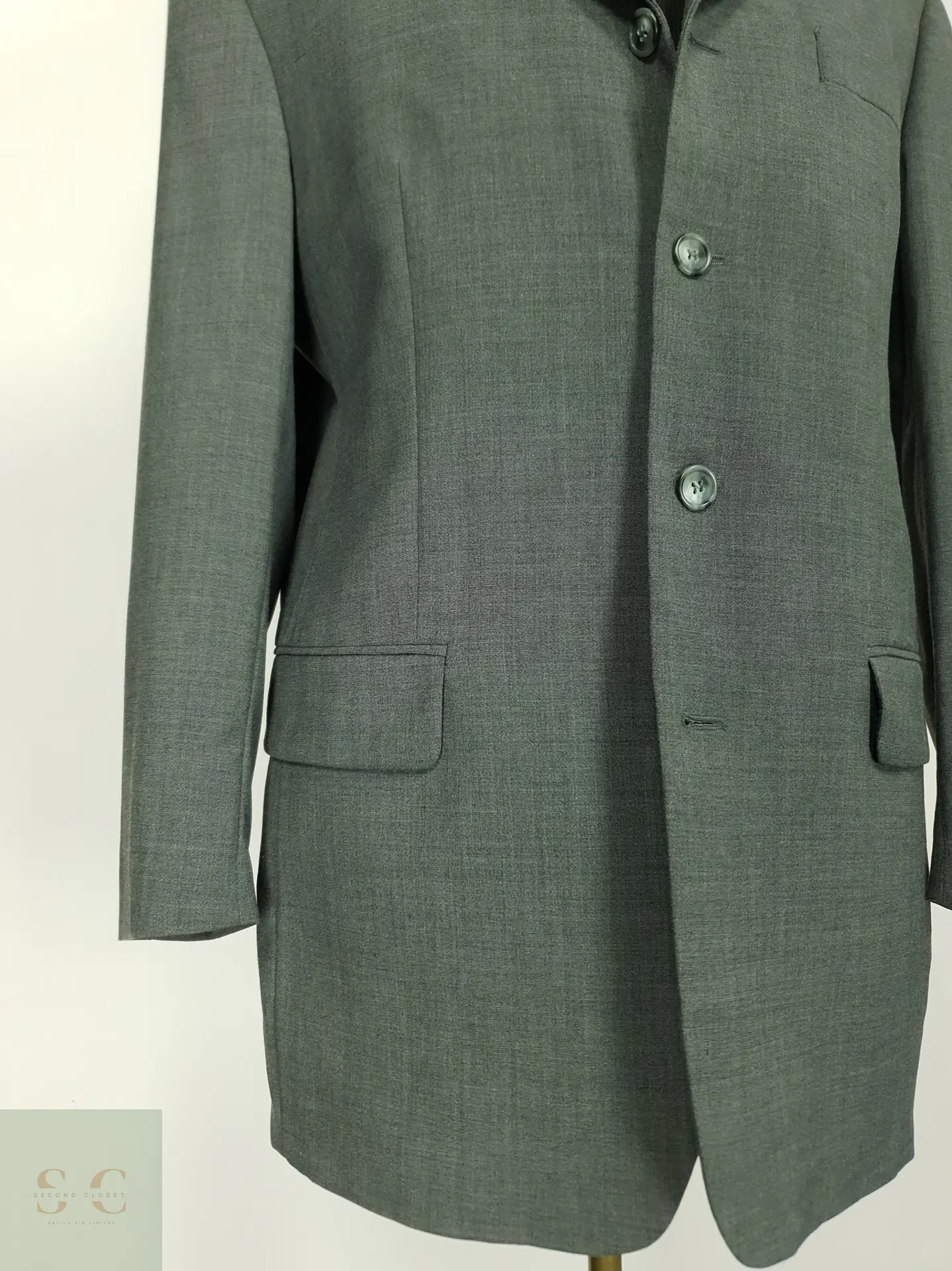 Blazer Sastre Gris de Cuatro Botones Barisal Talla L 3