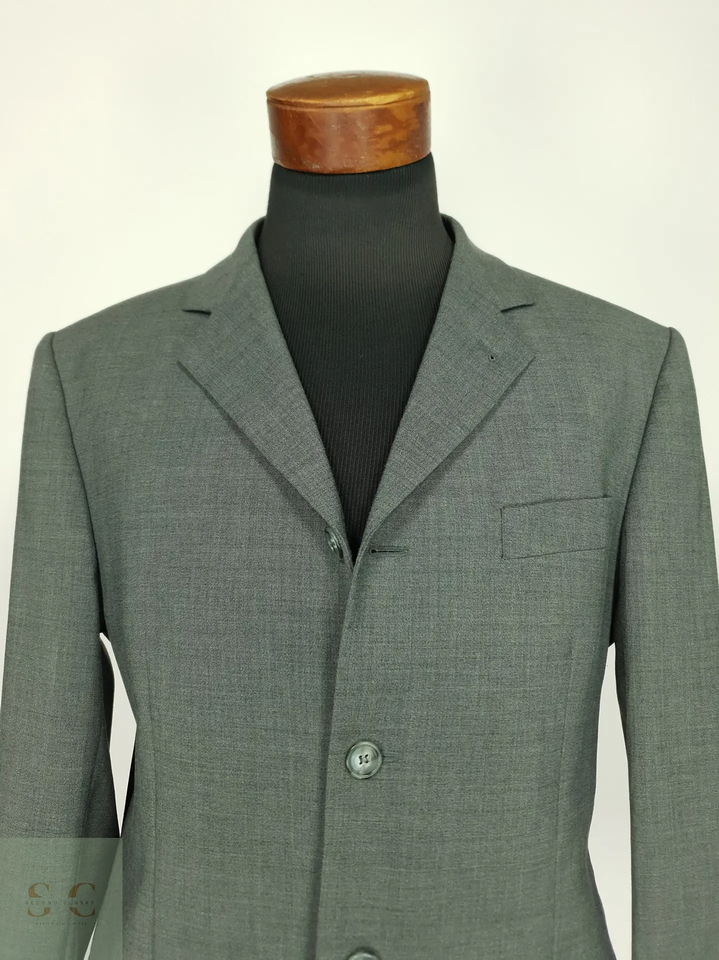 Blazer Sastre Gris de Cuatro Botones Barisal Talla L 4