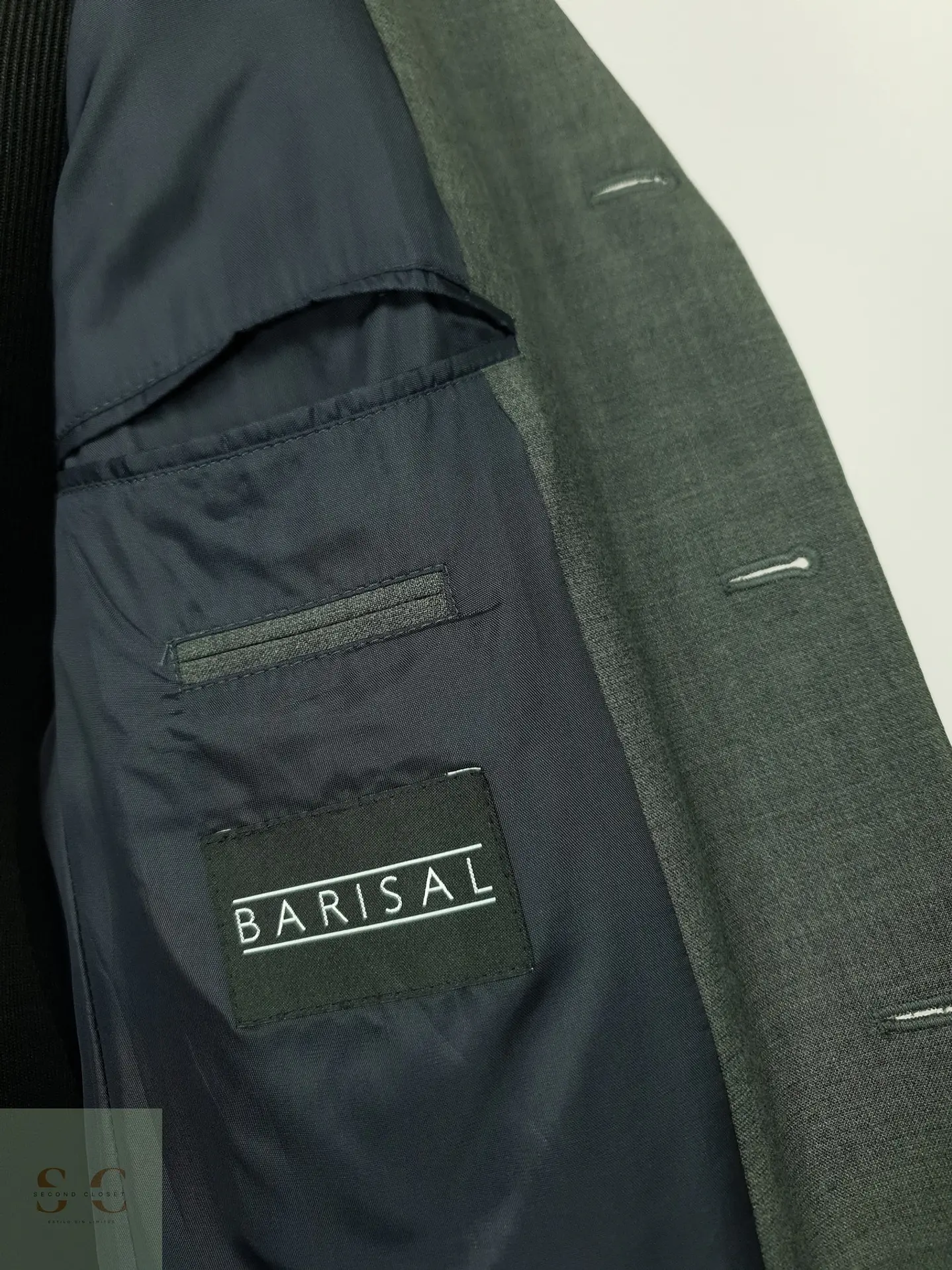 Blazer Sastre Gris de Cuatro Botones Barisal Talla L 7