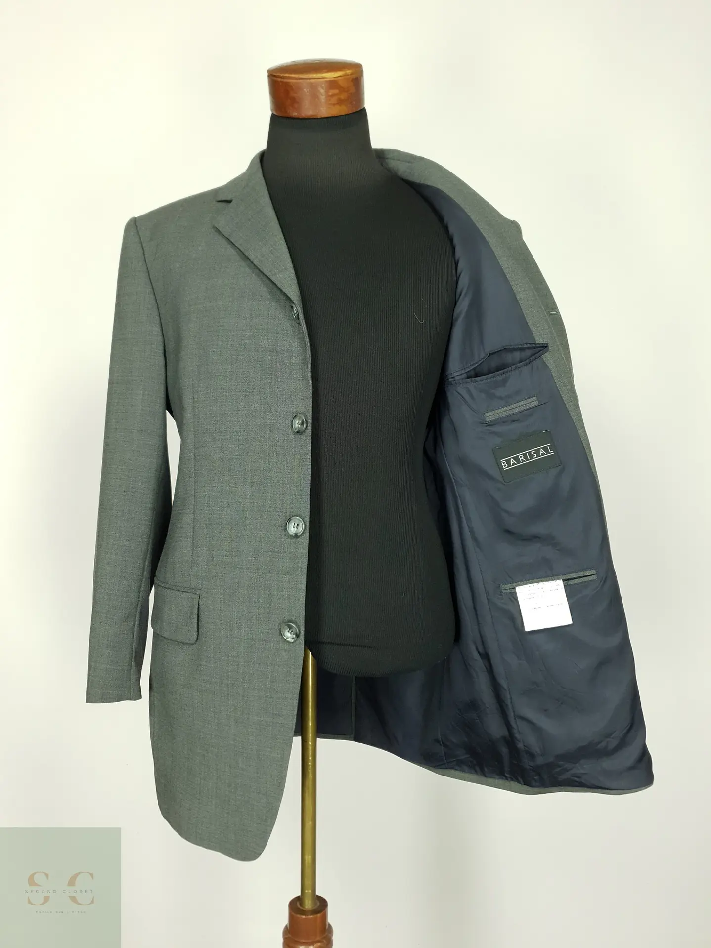 Blazer Sastre Gris de Cuatro Botones Barisal Talla L 8