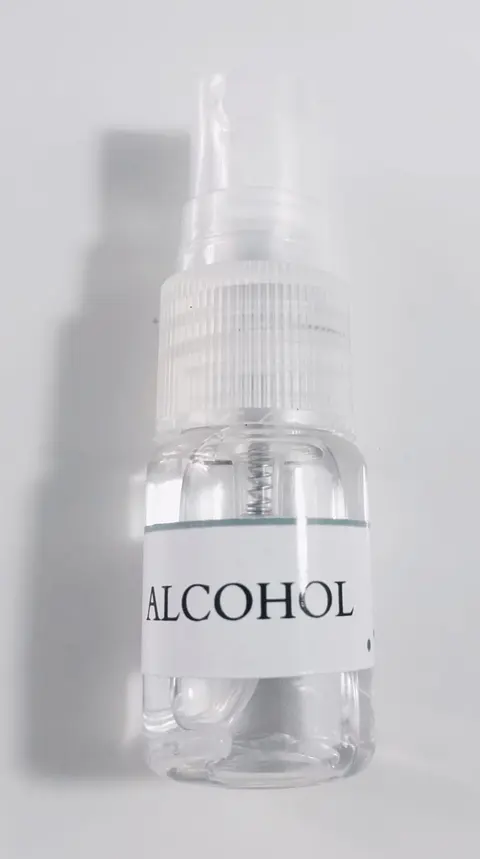 Alcohol en spray elimina burbujas de jabon