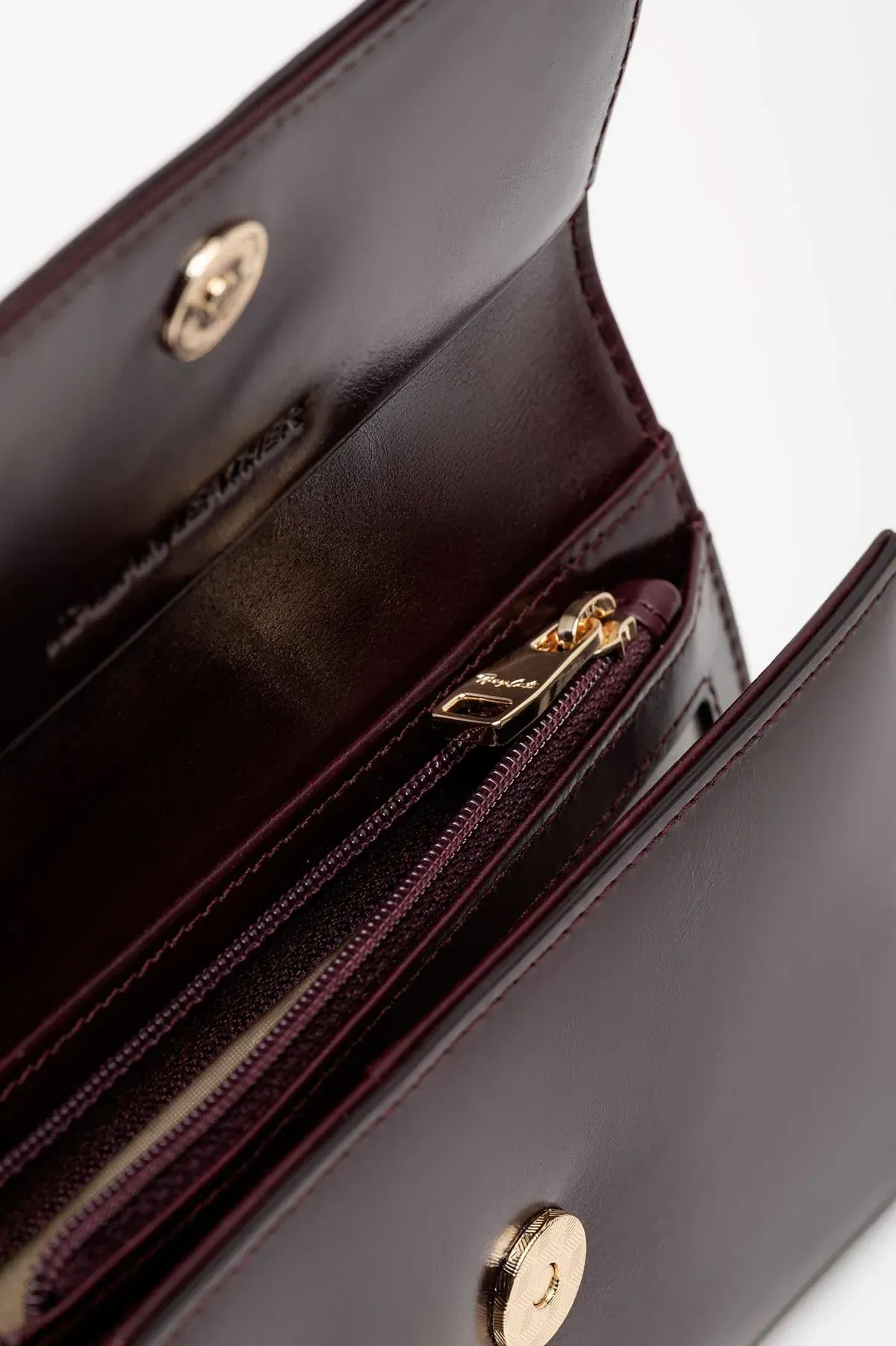 BILLETERA CUERO CROCO GLOW MIDI 4
