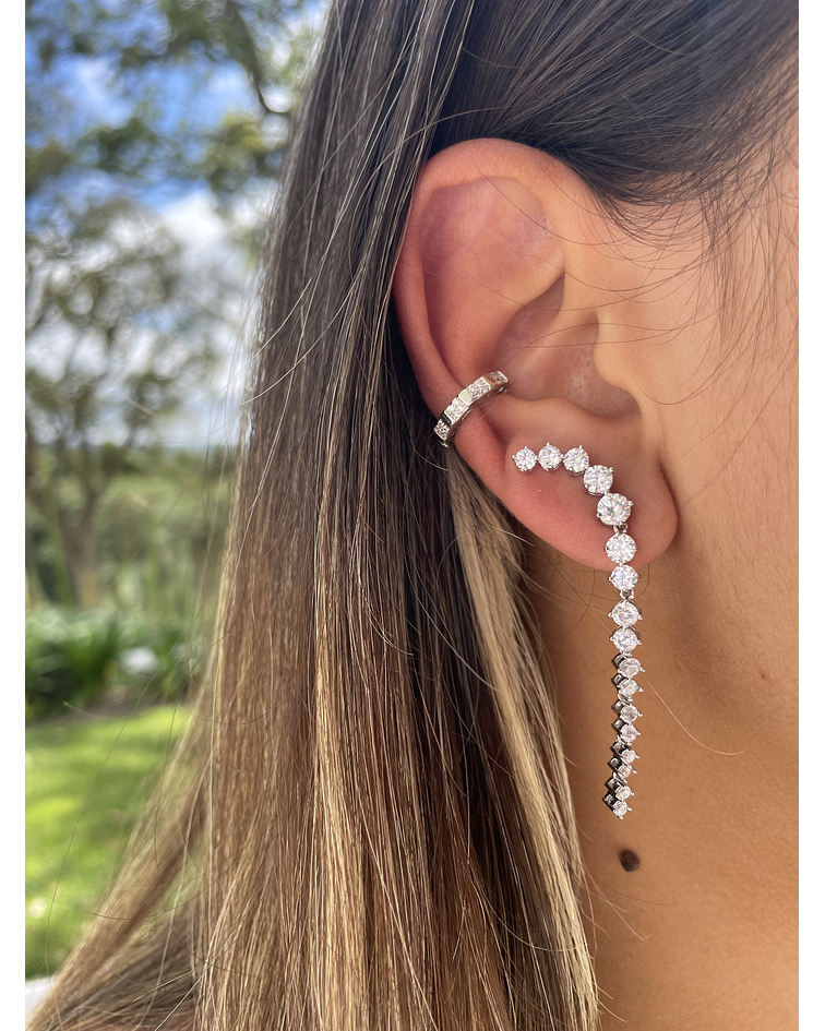 Brinco Ear Cuff com Pêndulo e Zircônias Brancas Banhado a Ródio