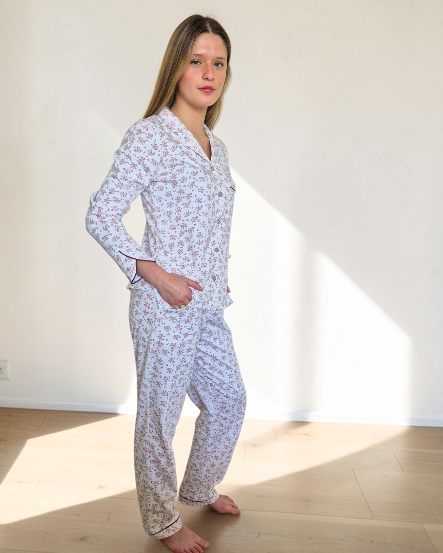 Pijama mujer Patricia / flores rojizas 