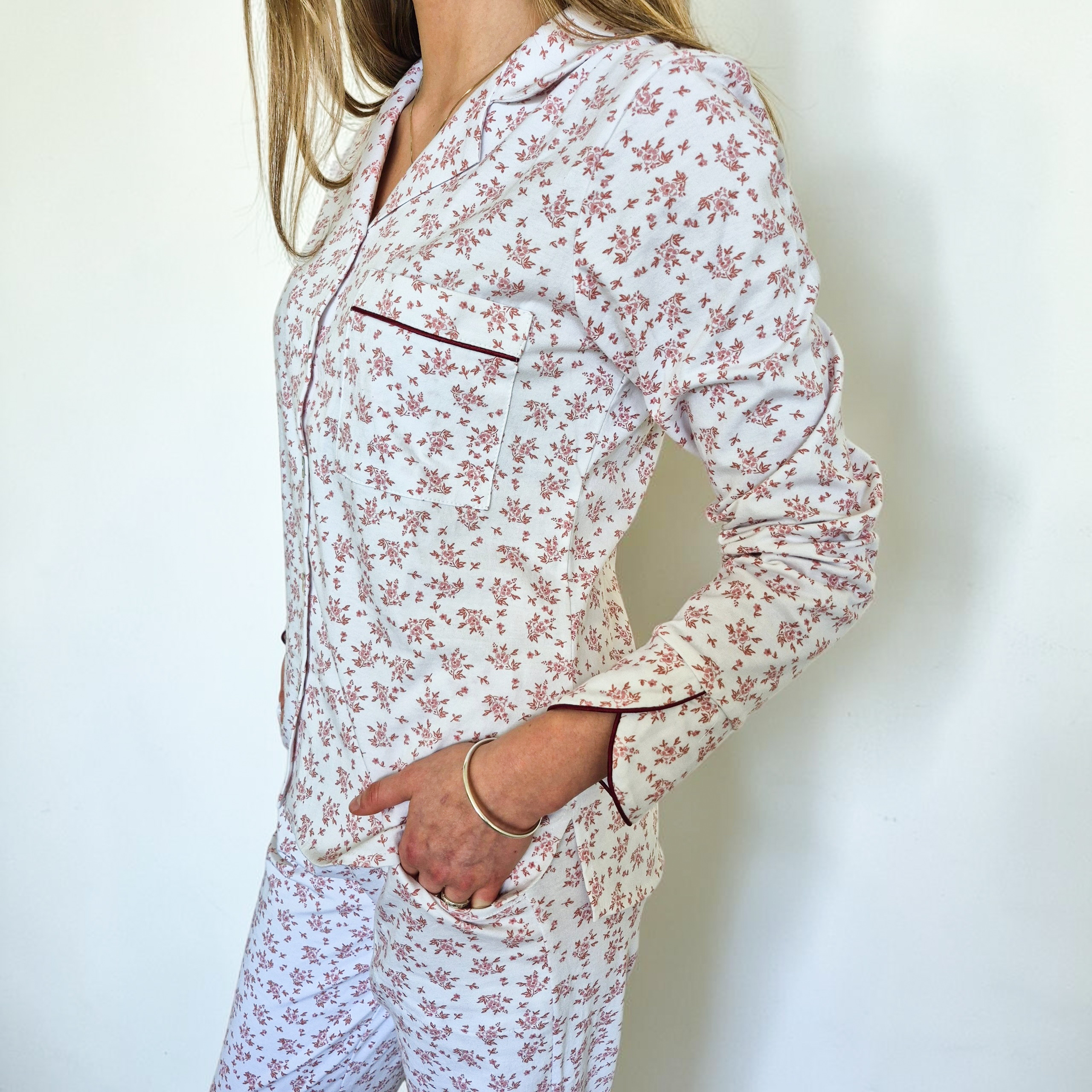 Pijama mujer Patricia / flores rojizas 
