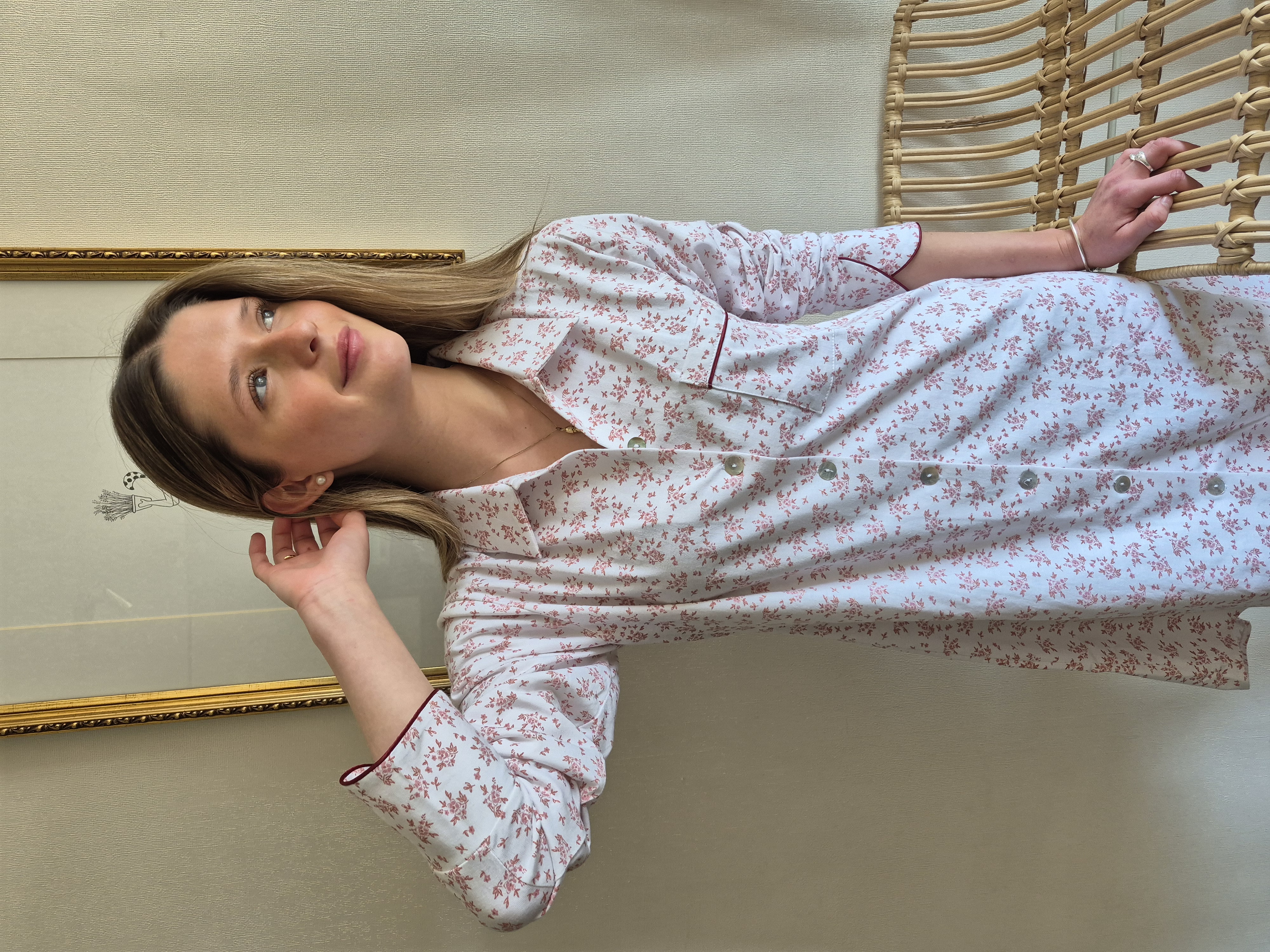 Camisa de dormir Patricia / flores rojizas