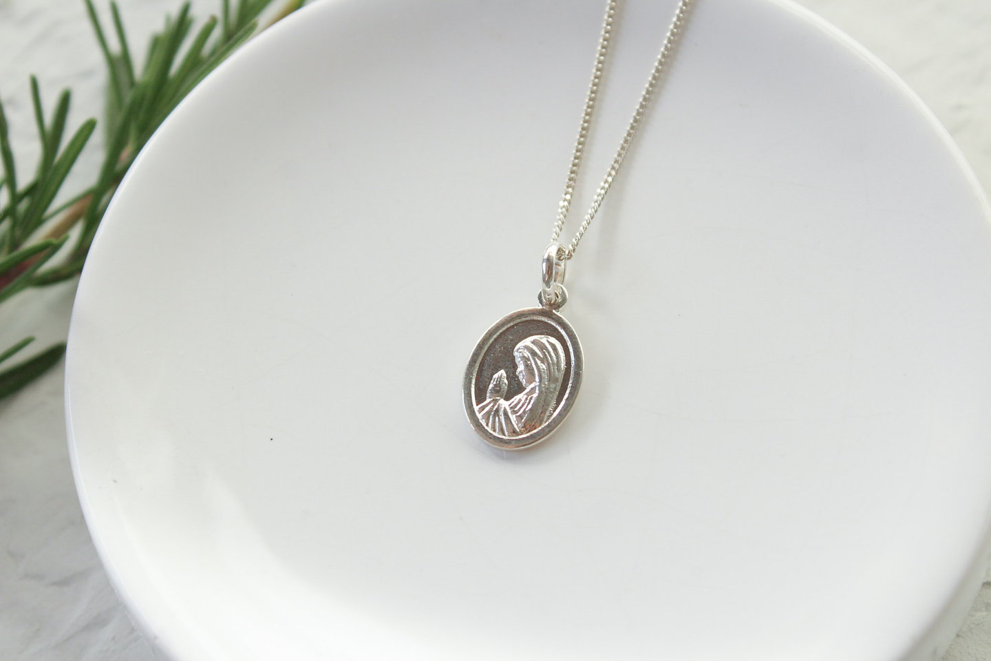 Cadenita Virgen Niña 1