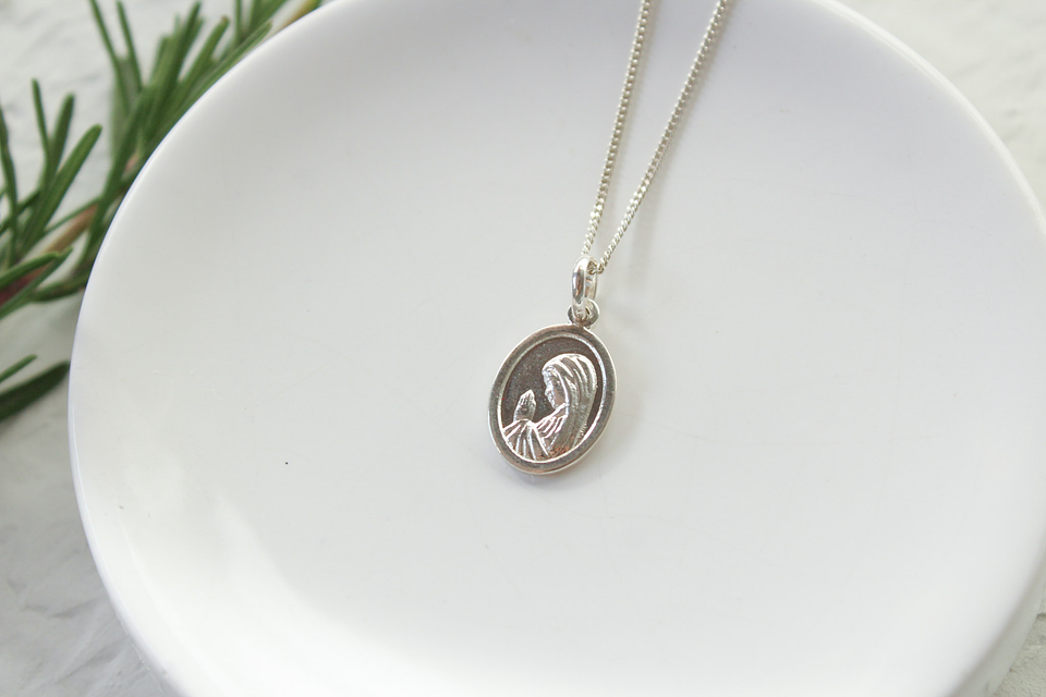 Cadenita Virgen Niña 1