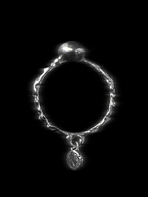 Anillo Lentil de Plata y Charm de Moneda M