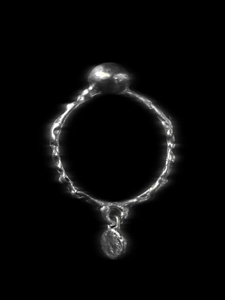 Anillo Lentil de Plata y Charm de Moneda M 2