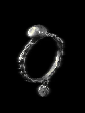 Anillo Lentil de Plata y Charm de Moneda M