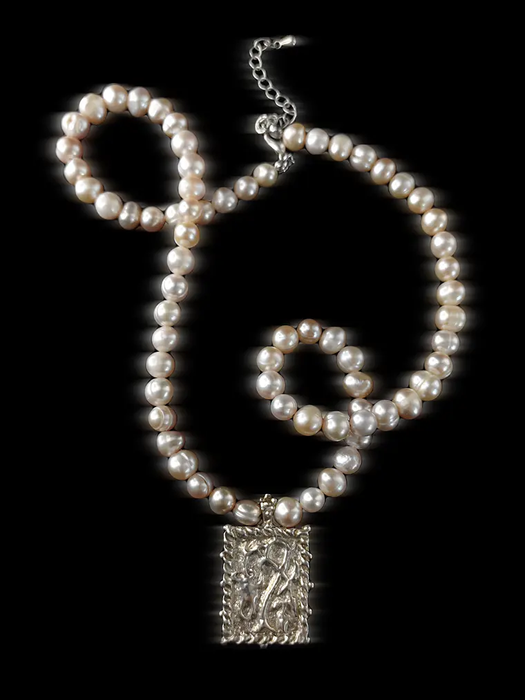 Pendiente Leyla y collar de perlas de rio 1