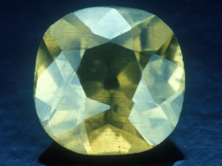 Peridoto: la piedra verde, su origen y su vínculo con Cleopatra