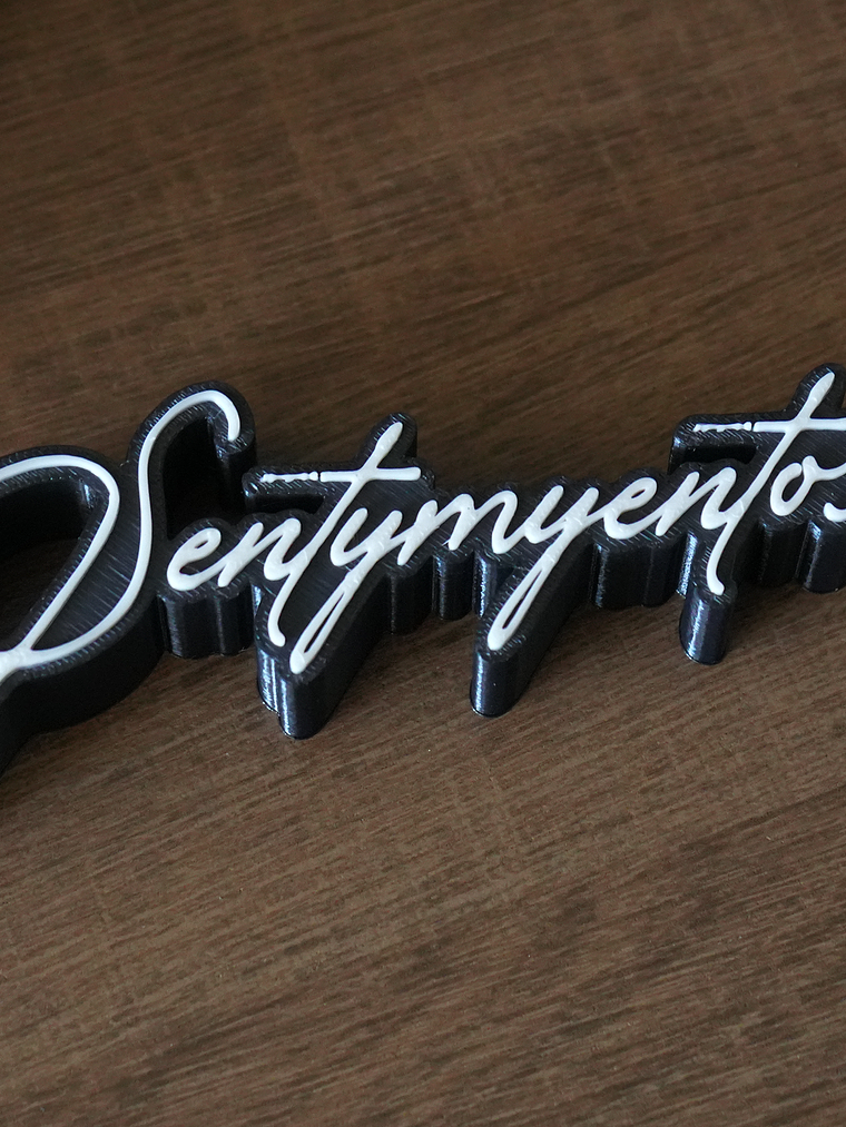 Sentymyentos Desk Piece 2