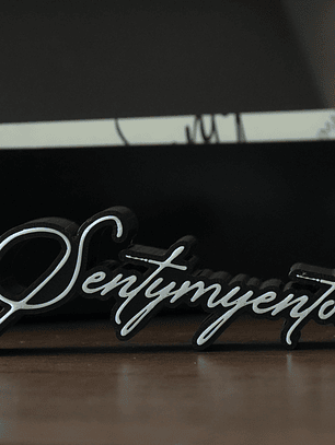 Sentymyentos Desk Piece
