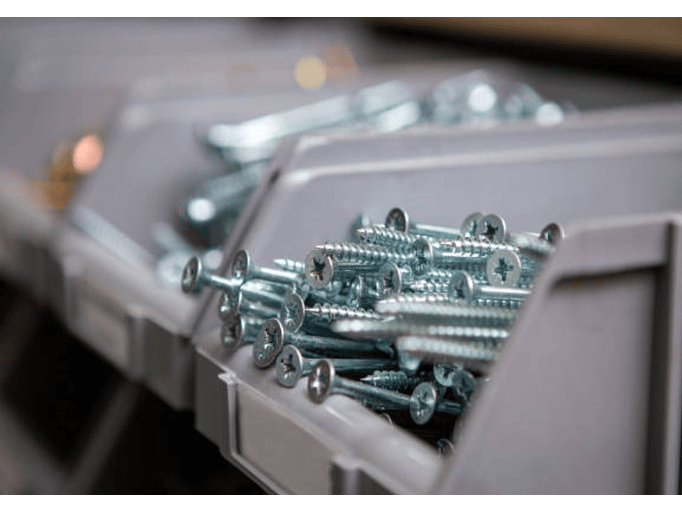 Serralharia e Armazém de Peças e Acessórios 1