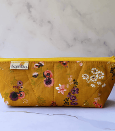 Estuche Doc - Flores Fondo Amarillo