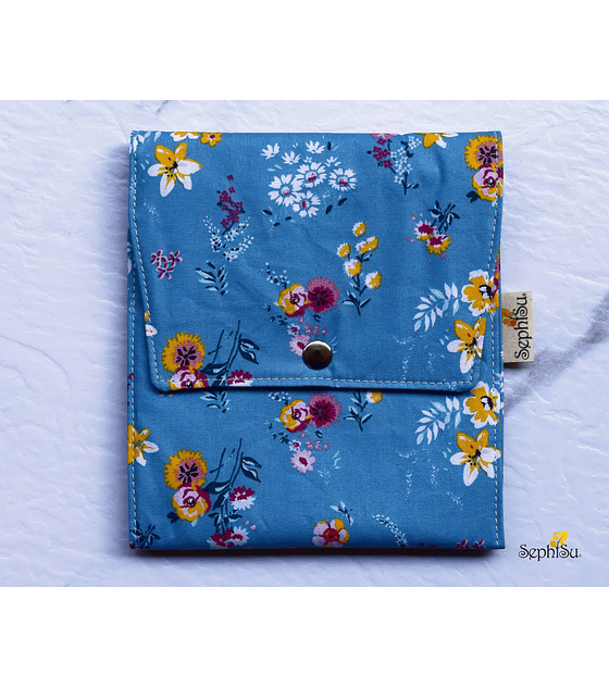 Estuche Meraki - Flores Fondo Celeste